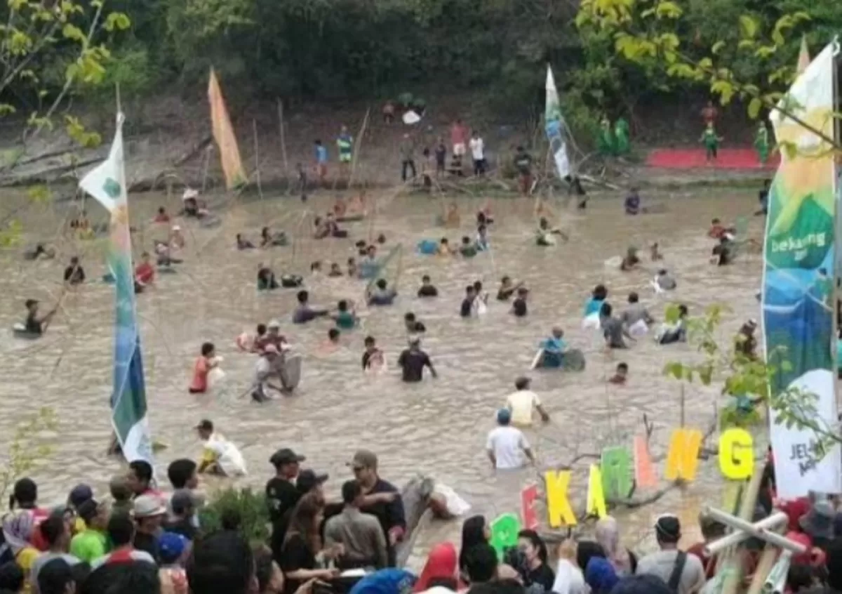 Menggagas Rasa Ikan Segar di Tepi Jalan Kauman